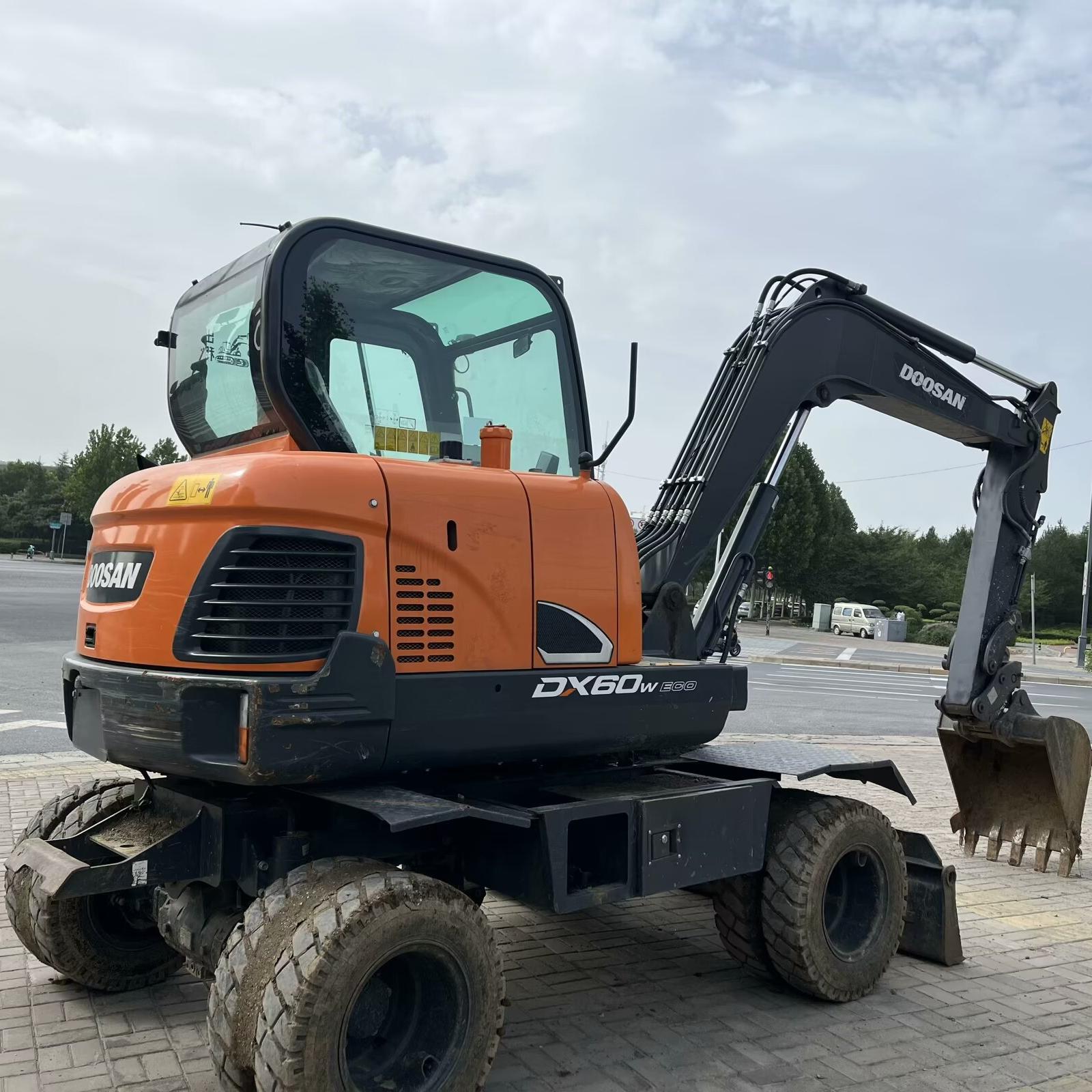 Doosan  DX60W Used excavator