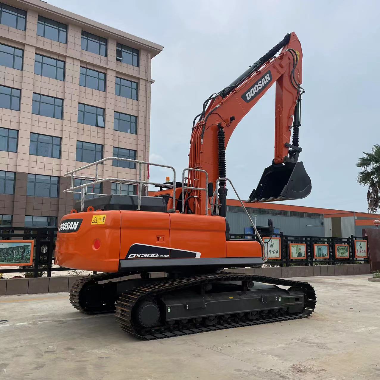 Doosan  DX300 Used Excavator